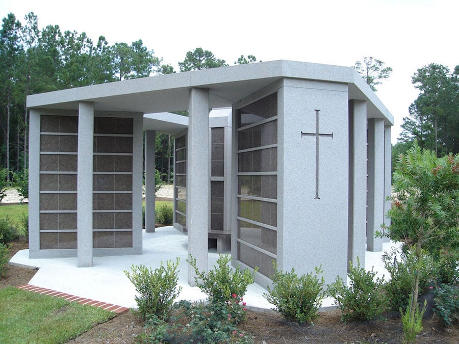 A Guide to 5 Different Types of Mausoleums